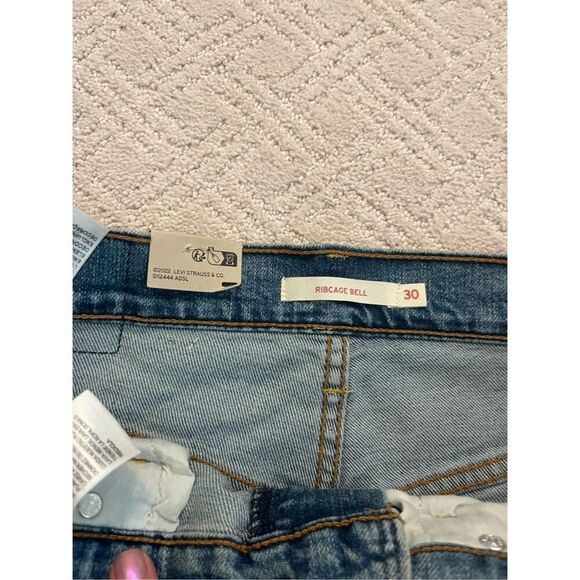 NWT Levi’s Ribcage Bell Jeans - Picture 5 of 8